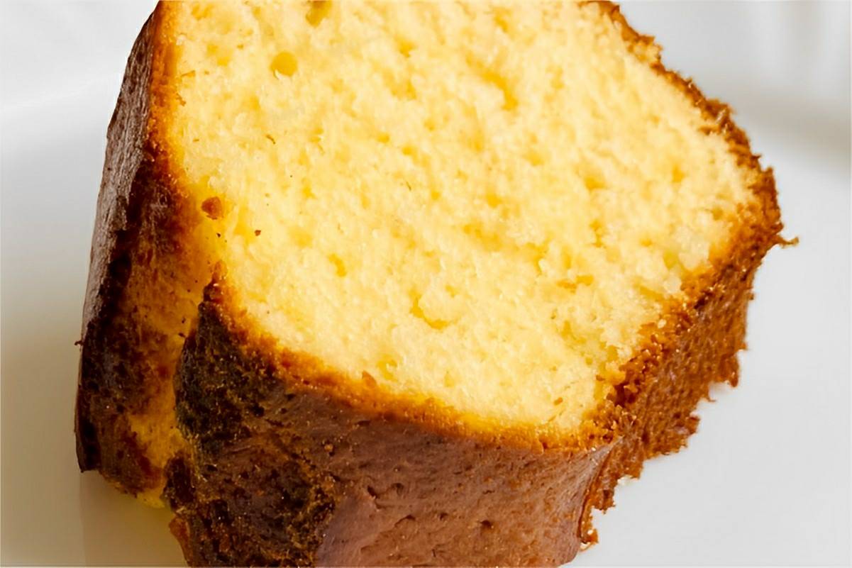 Bolo amanteigado simples e fácil com massa que desmancha na boca uma delícia