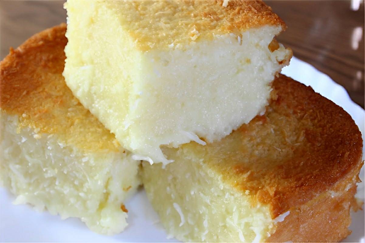 Bolo de aipim cremoso com coco bem molhadinho saboroso e fácil de fazer
