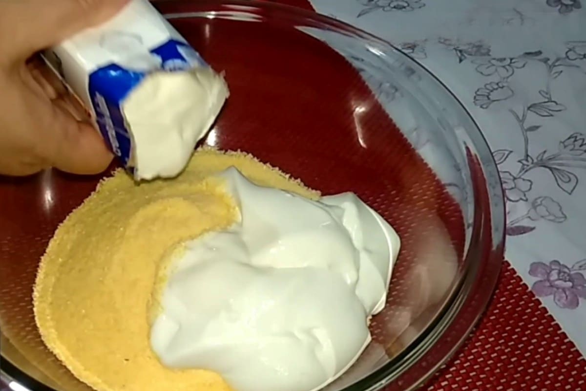 Misturei creme de Leite no fubá e fiz o melhor bolo de fubá que já comi macio e molhadinho