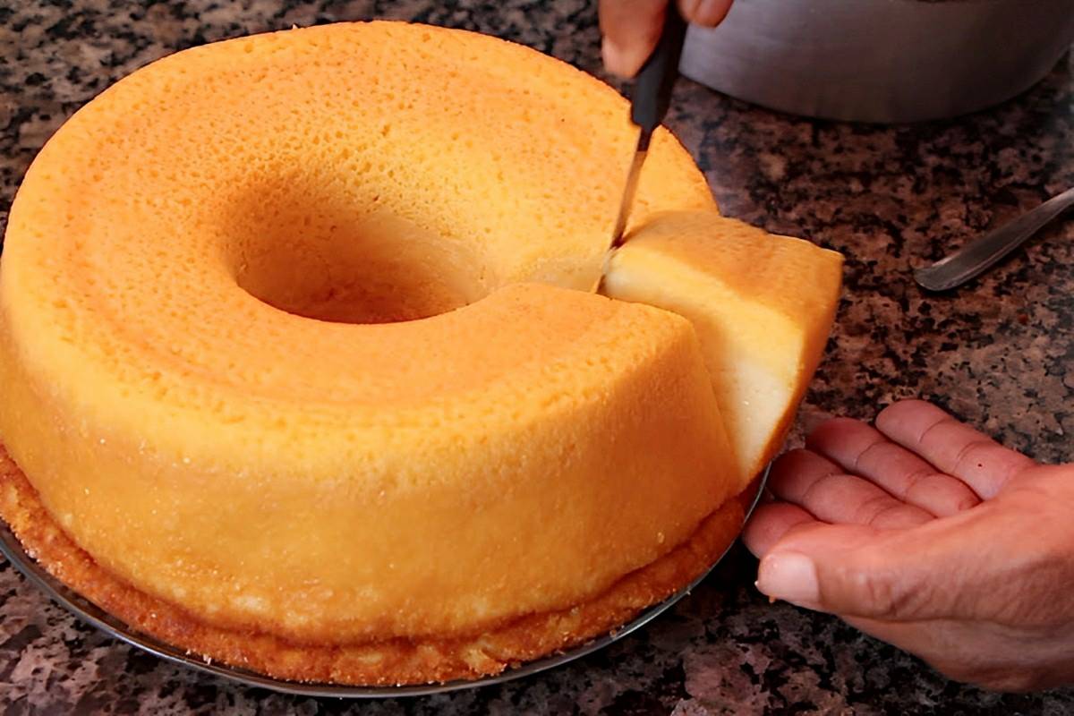 Bolo de fubá muito cremoso uma delícia para servir com café ou chá minha família adora