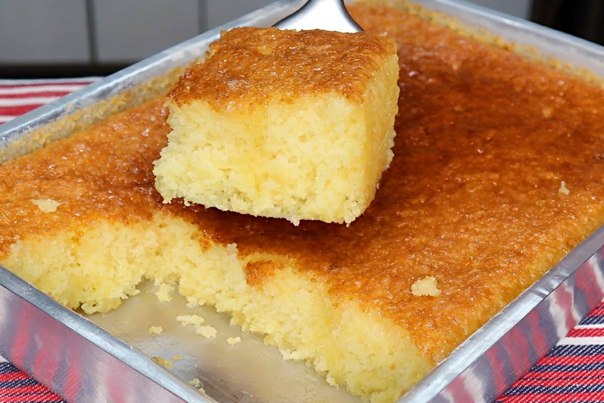 Bolo de laranja de liquidificador muito molhadinho e saboroso perfeito para o lanche ou café