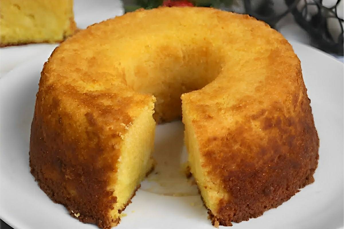 Bolo de laranja sem leite e sem farinha muito fofinho e perfeito para servir no lanche ou café