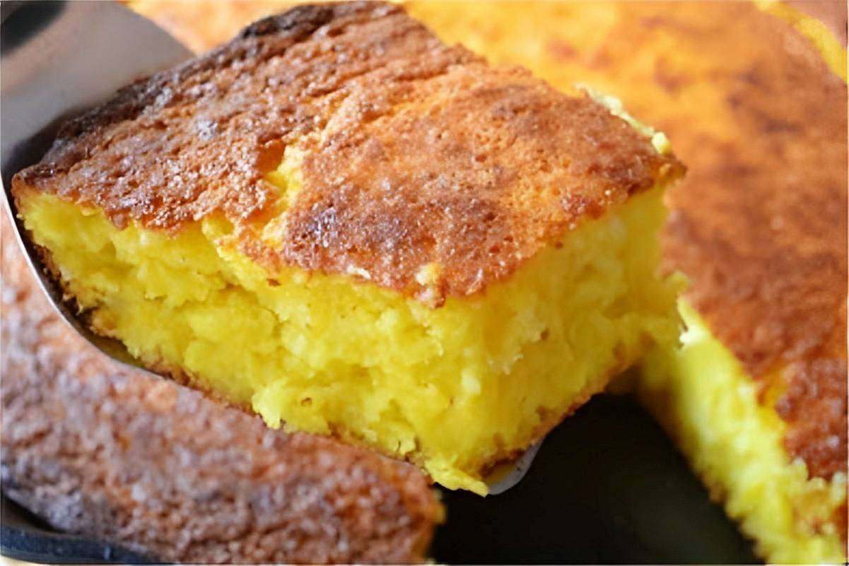 Bolo de milho de latinha com leite condensado delicioso fofinho e muito fácil de preparar