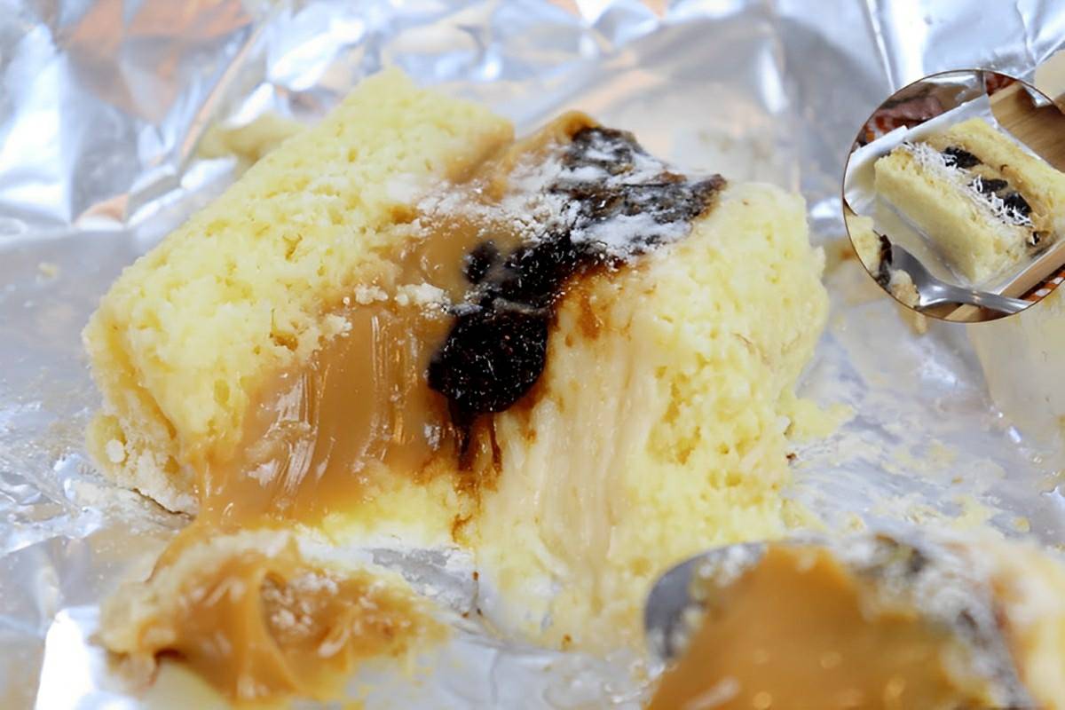 Bolo gelado embrulhado de coco com ameixa e doce de leite um exagero de sabor e cremosidade