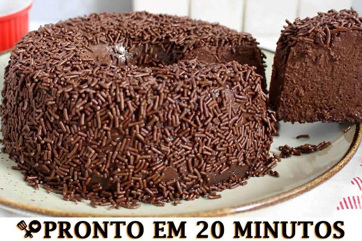 Brigadeirão tradicional pronto em 20 minutos e feito com ingredientes simples uma delícia