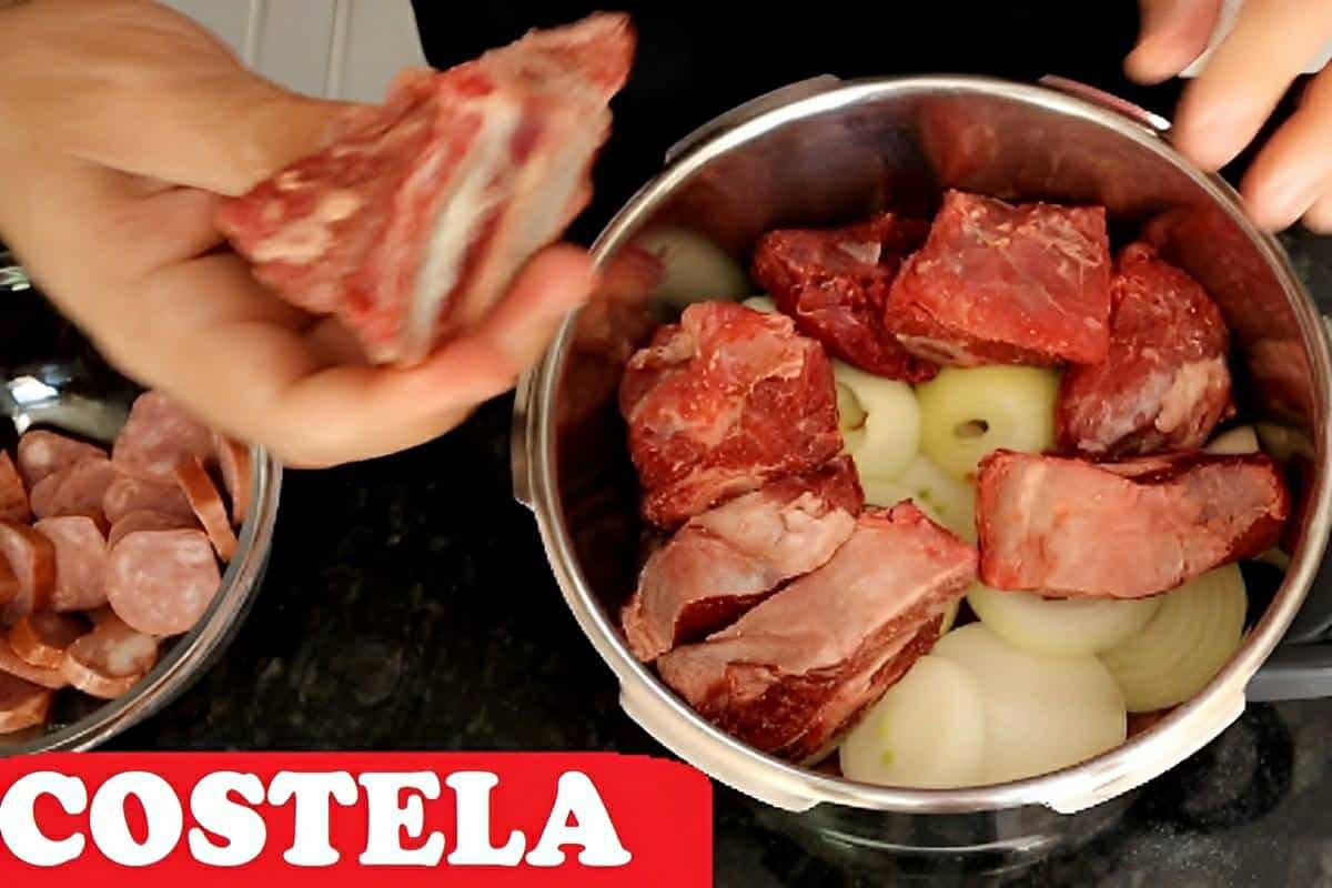 Costela na panela de pressão sem água fica tão macia que a carne chega a soltar dos ossos