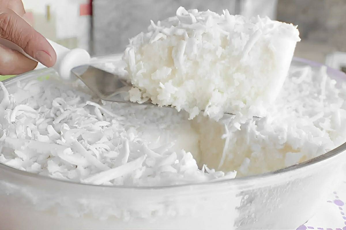 Cuscuz de tapioca que não vai ao fogo é só misturar os ingredientes e levar à geladeira