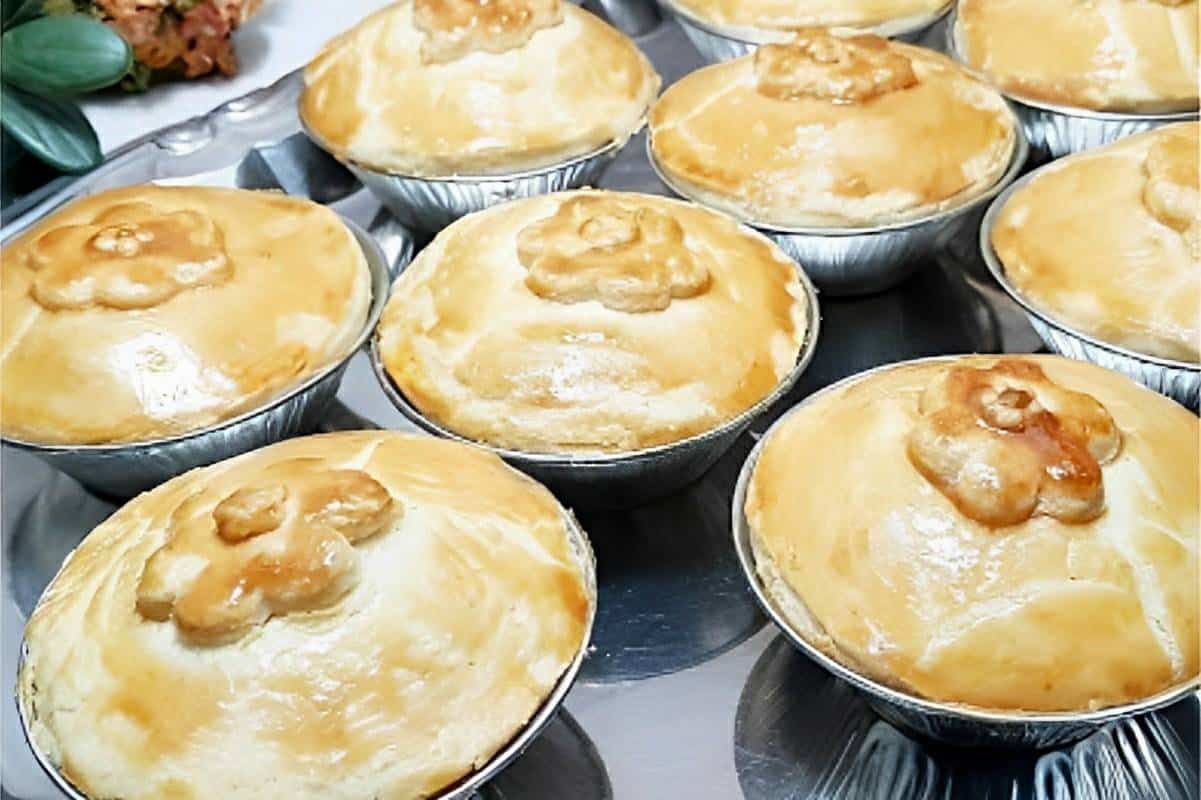 Empada de frango com massa de guaraná fácil de fazer e que desmancha na boca uma delícia