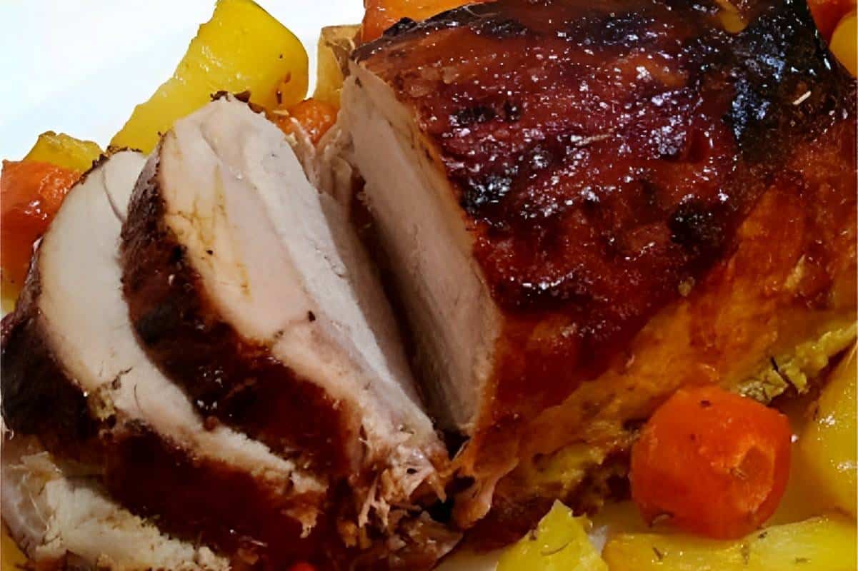 Lombo de porco assado fica bem suculento e toda família vai amar perfeito pro almoço de páscoa