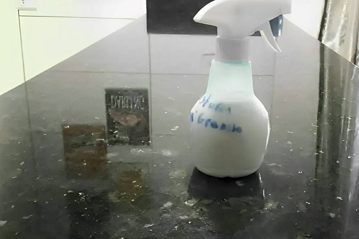 Misturinha caseira para deixar o granito e o mármore da pia brilhando como novos