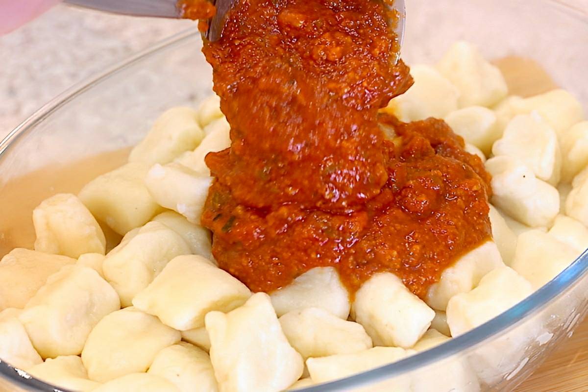 Misturei batata cozida e mais 2 ingredientes e fiz um nhoque fácil que desmancha na boca