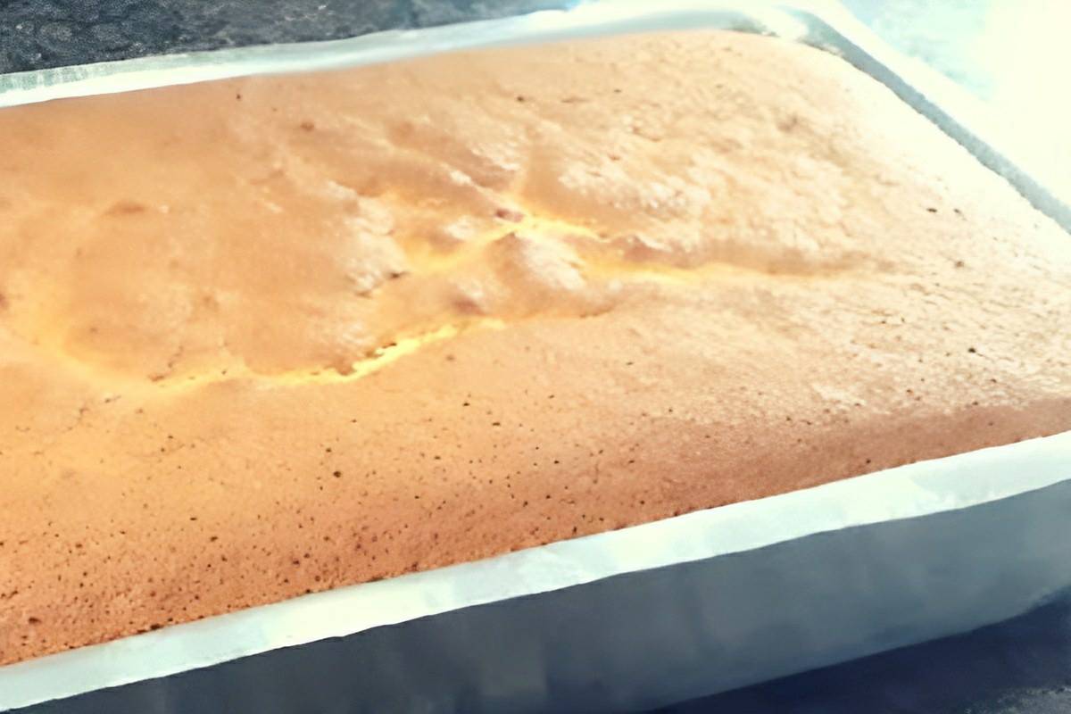 Pão de ló prático de liquidificador muito fofinho e perfeito para utilizar com qualquer recheio e cobertura