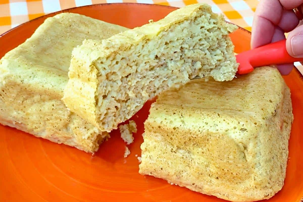 Pão sem farinha de trigo feito com poucos ingredientes e que não precisa sovar