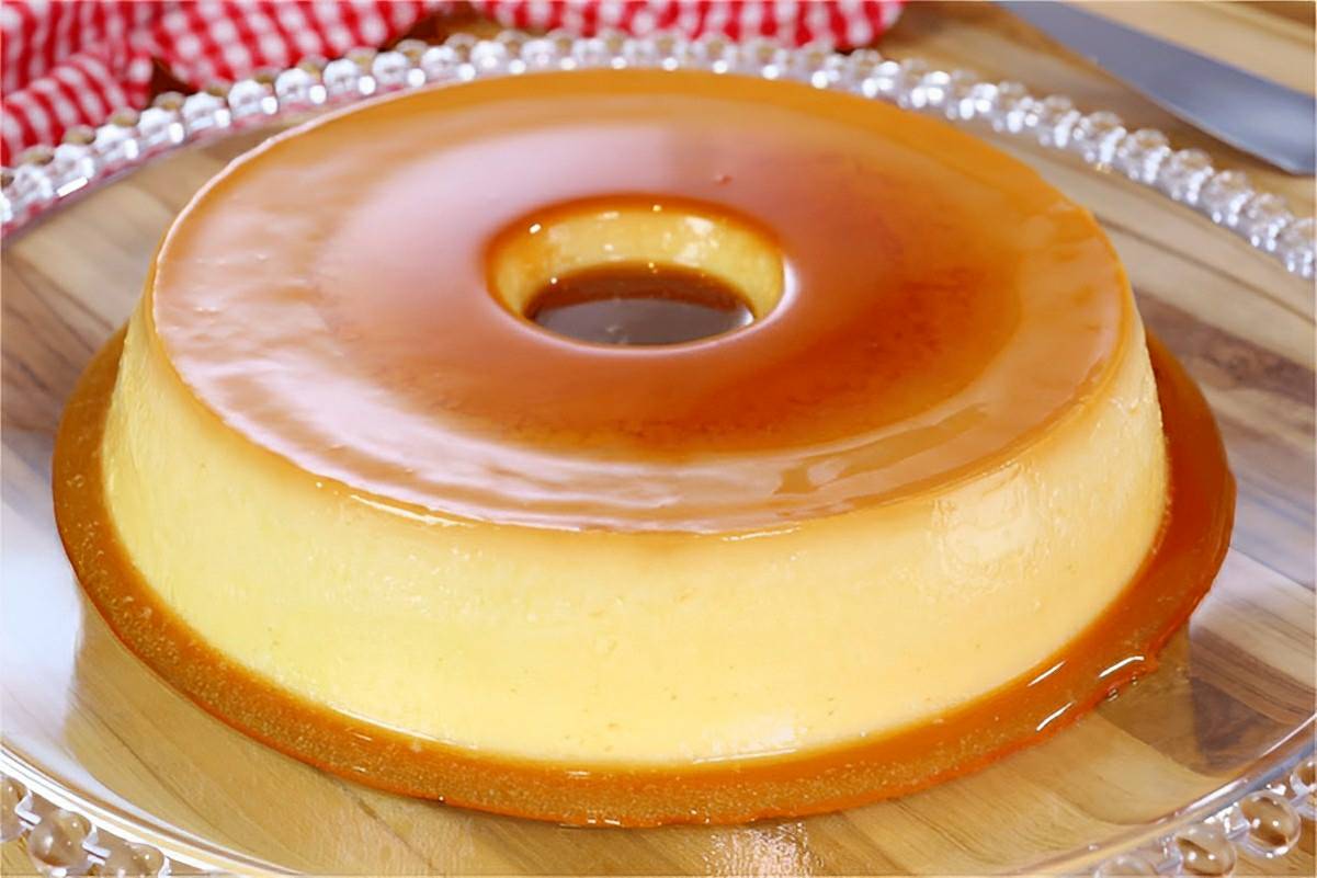 Pudim tradicional sem furinhos e cremoso a sobremesa perfeita para qualquer dia da semana