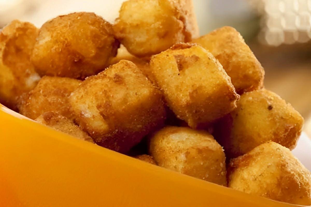 Quadradinho de batata recheado com provolone o petisco perfeito para o fim de semana e happy hour