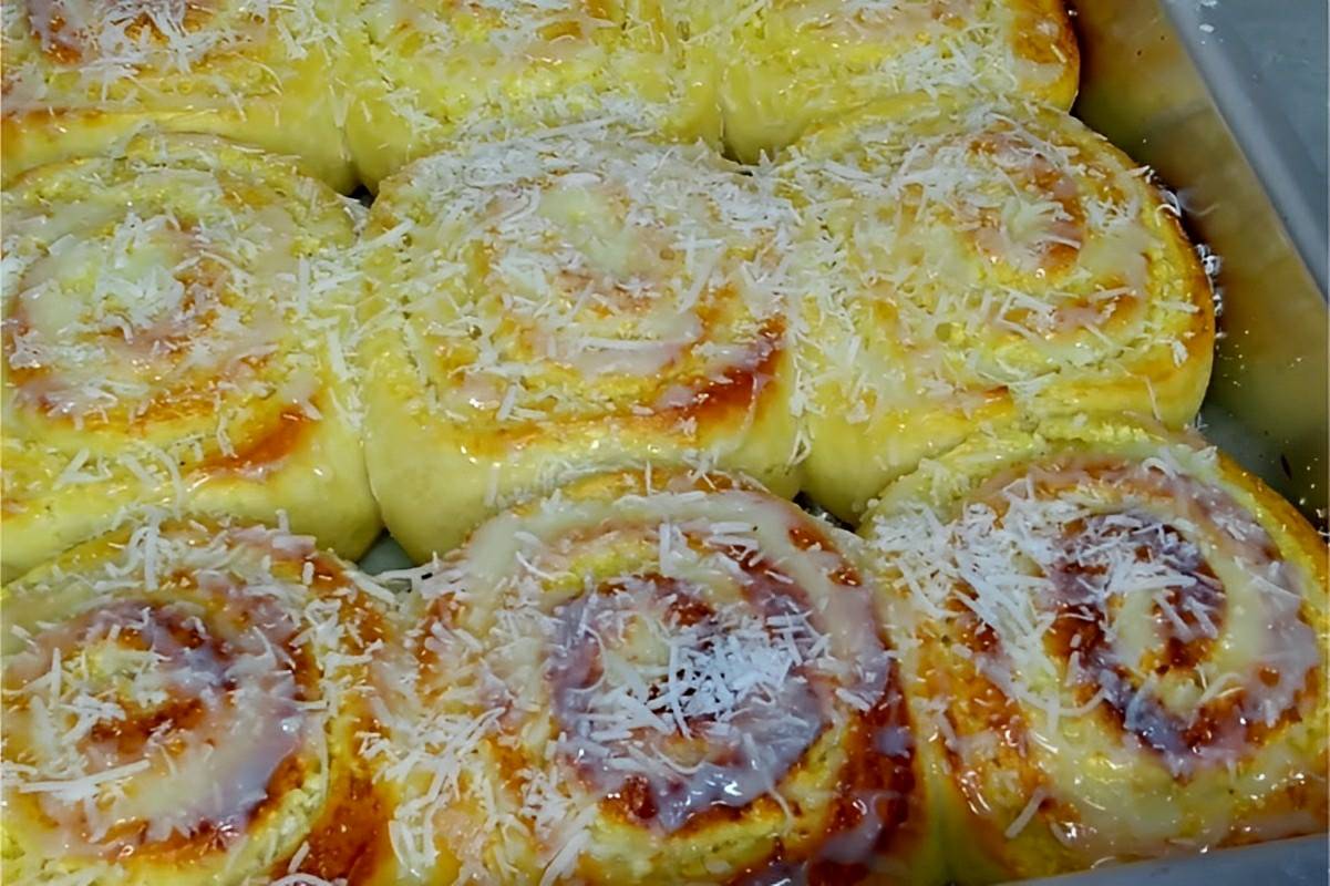 Rosca húngara com coco e leite condensado um pão doce delicioso de padaria chique