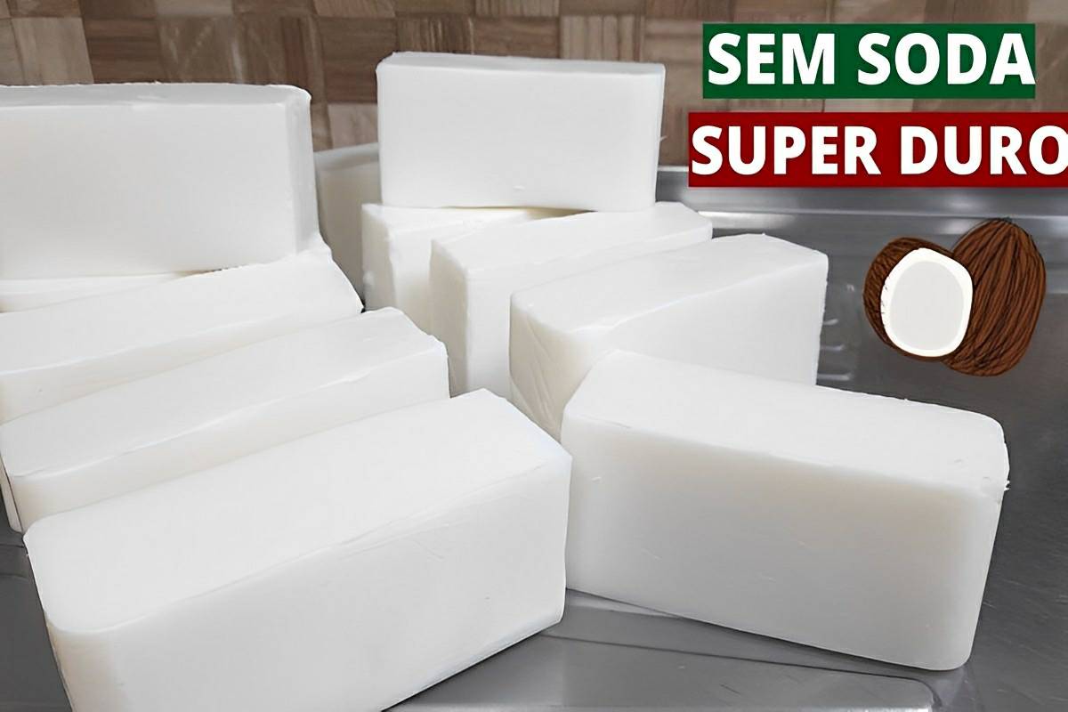 Sabão de coco caseiro sem soda rende muito e é ideal para lavar roupas delicadas