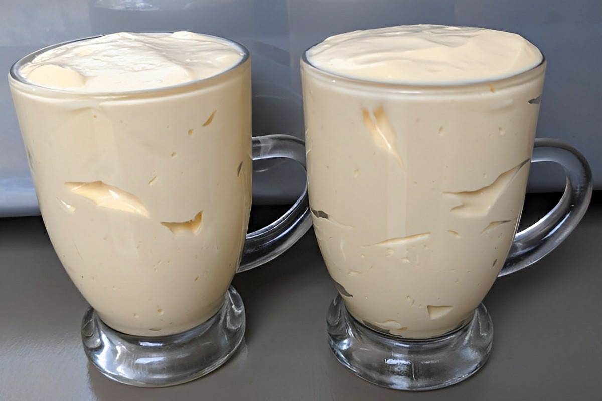 Sobremesa sem leite condensado creme de leite e que não vai ao fogo nem à geladeira bateu e está pronto