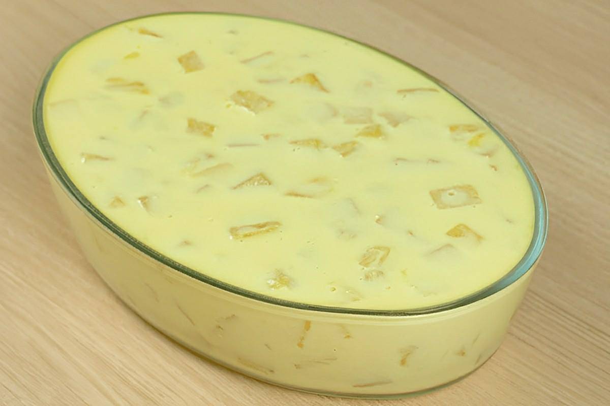 Sobremesa de abacaxi com a fruta fica uma delícia e é muito simples de preparar