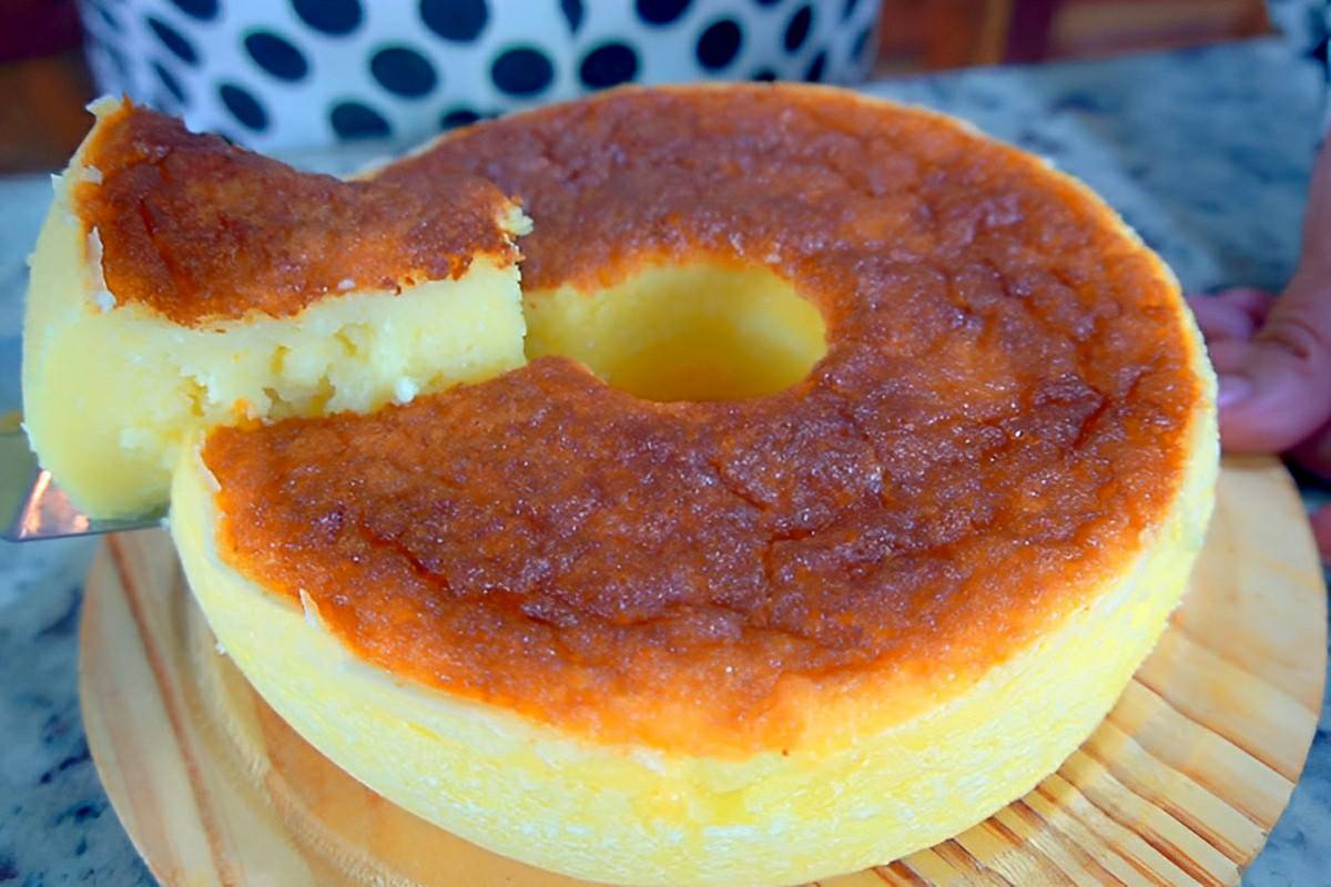 Sobremesa docinho do céu simples e deliciosa basta bater os ingredientes e levar ao forno