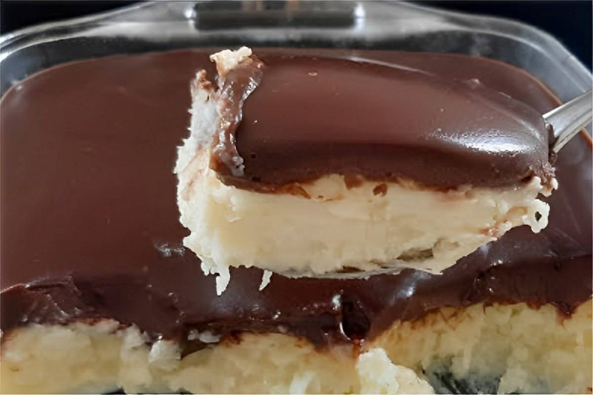 Sobremesa prestígio de travessa uma sobremesa deliciosa feita com poucos ingredientes