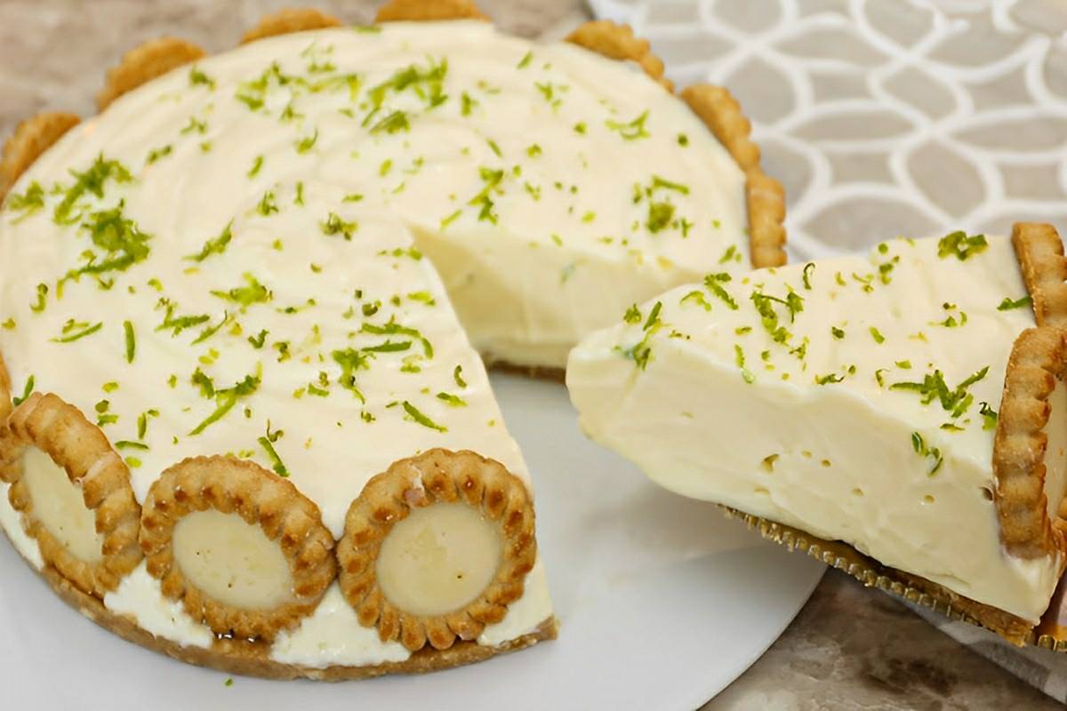 Torta de limão rápida uma sobremesa feita com ingredientes que você tem no armário