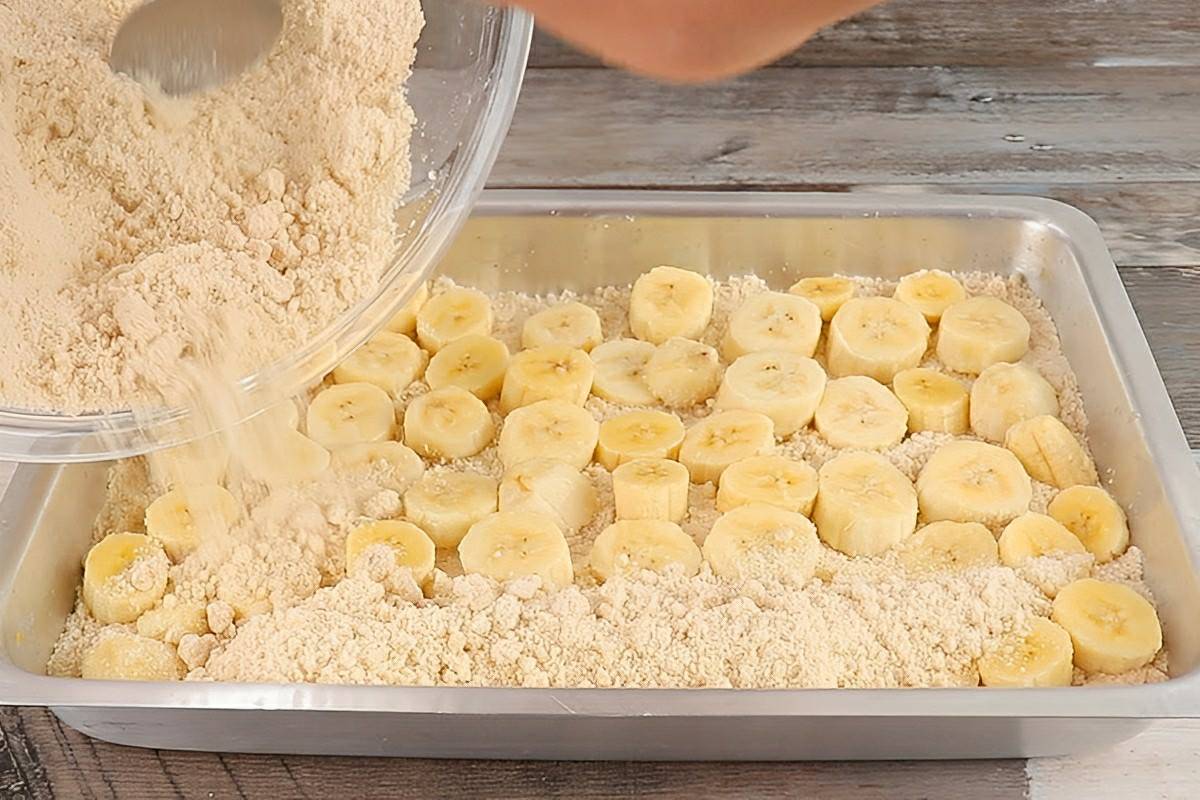 Torta de preguiçoso com banana muito fácil não usa batedeira nem liquidificador e fica uma delícia