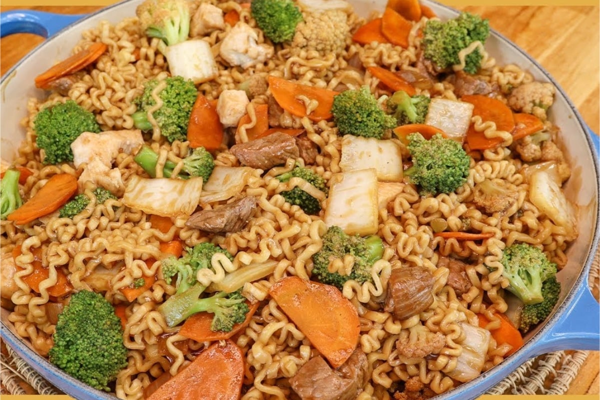 Yakisoba caseiro fácil e delicioso o prato perfeito para o almoço ou jantar de toda a família