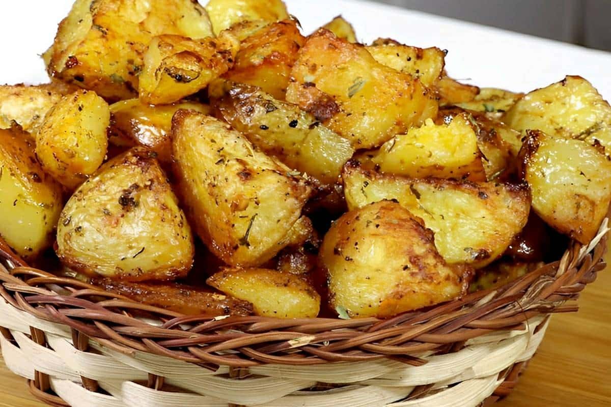 Batata crocante de forno um acompanhamento perfeito para seu almoço nessa sexta-feira santa