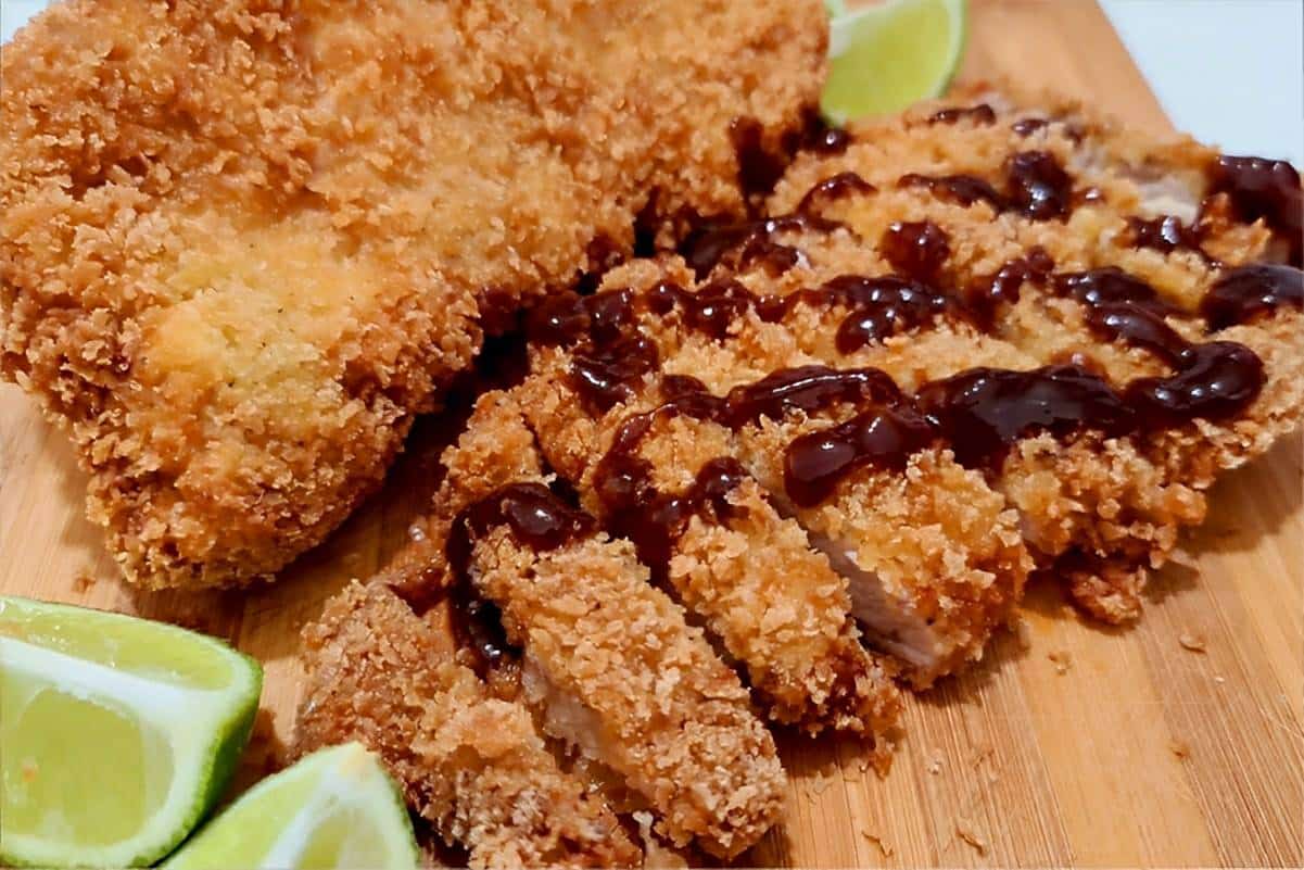 Bisteca de porco à milanesa fica bem crocante uma delícia pra fazer gastando pouco