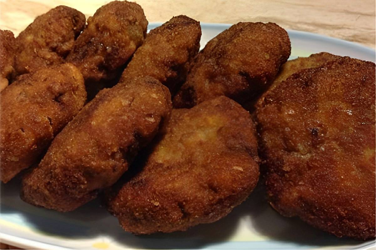 Bolinho de carne moída de feira muito saboroso e perfeito com molhinho de pimenta