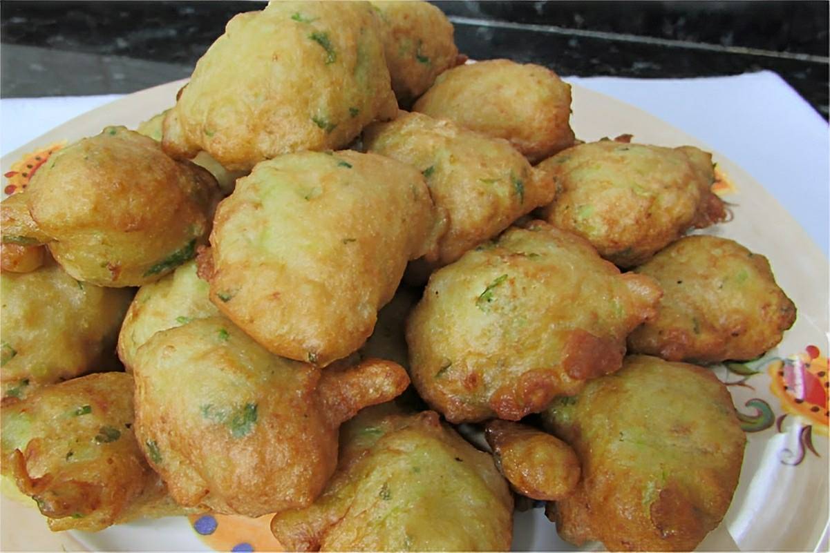 Bolinho de chuchu delicioso e perfeito para servir como entrada a família toda vai adorar