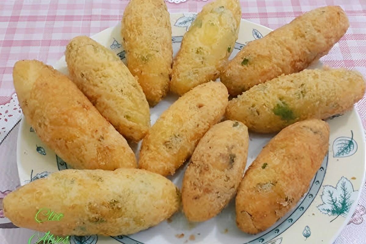 Bolinho de mandioca com recheio de carne moída uma delícia bem fácil de preparar