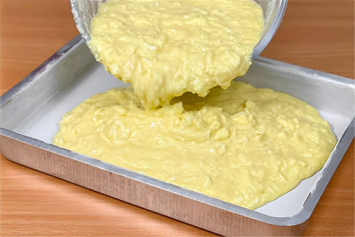Bolo de aipim com coco fácil e delicioso para servir no café da manhã ou lanche da tarde