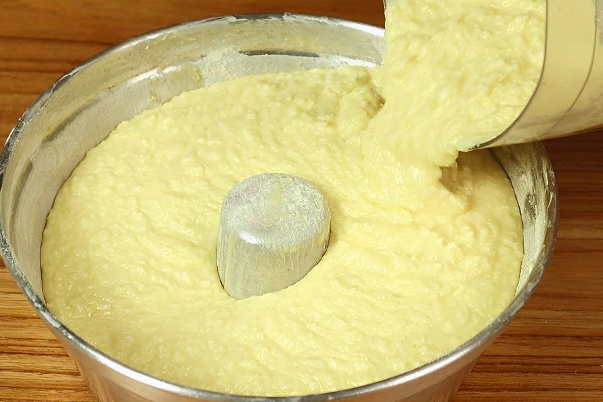 Bolo de aipim de liquidificador que até criança faz é só bater os ingredientes e levar para assar