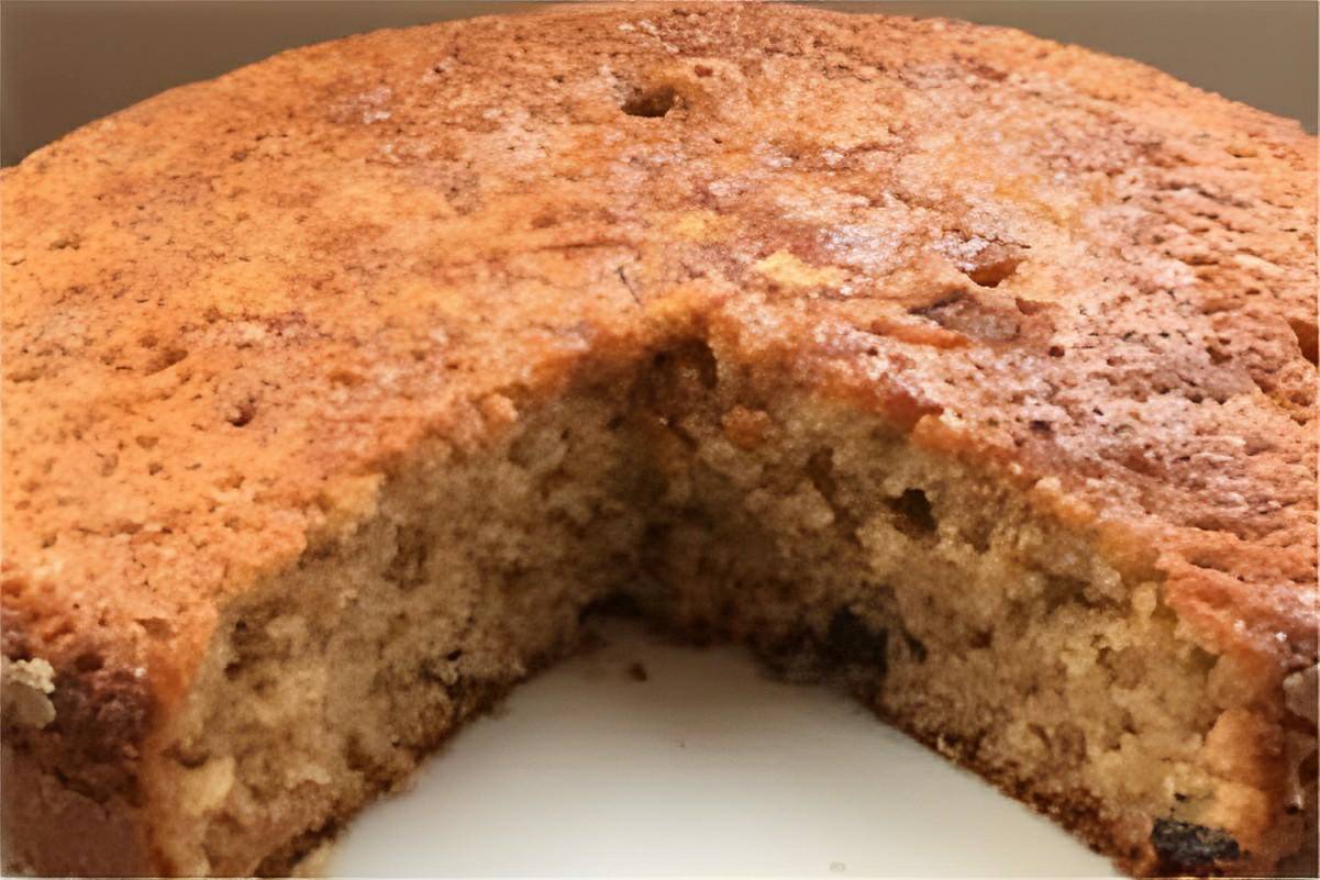 Bolo de banana fofinho com canela é só bater os ingredientes no liquidificador e levar para assar