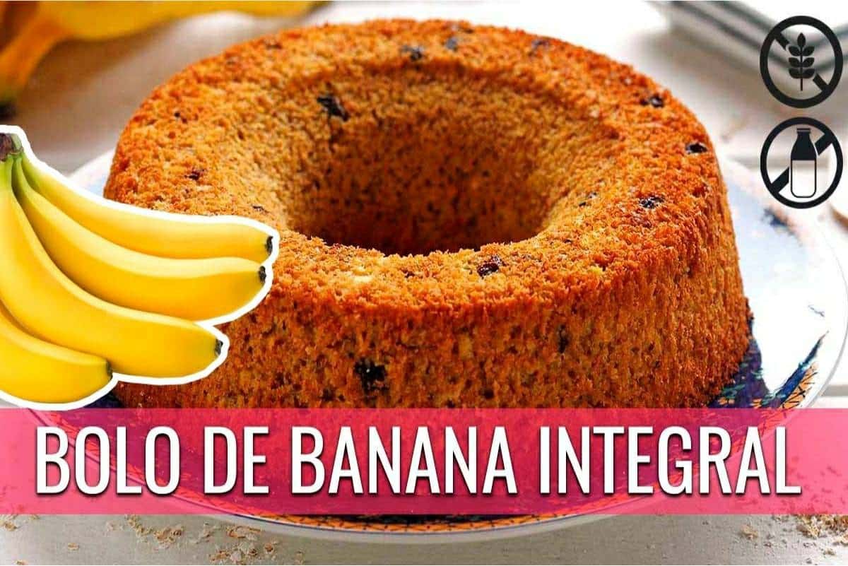 Bolo de banana integral fofinho e delicioso é só misturar os ingredientes e levar para assar