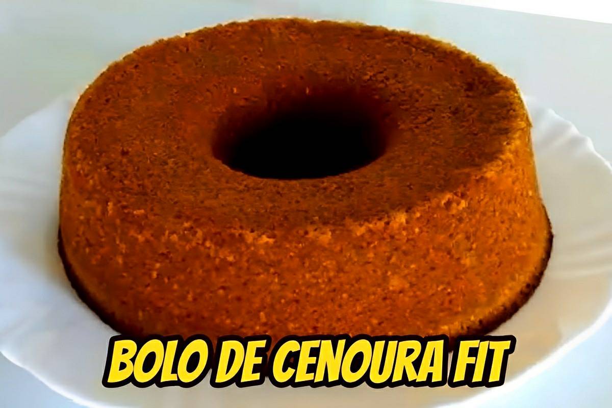 Bolo de cenoura fit sem farinha de trigo e sem açúcar tradicional uma delícia para comer sem culpa