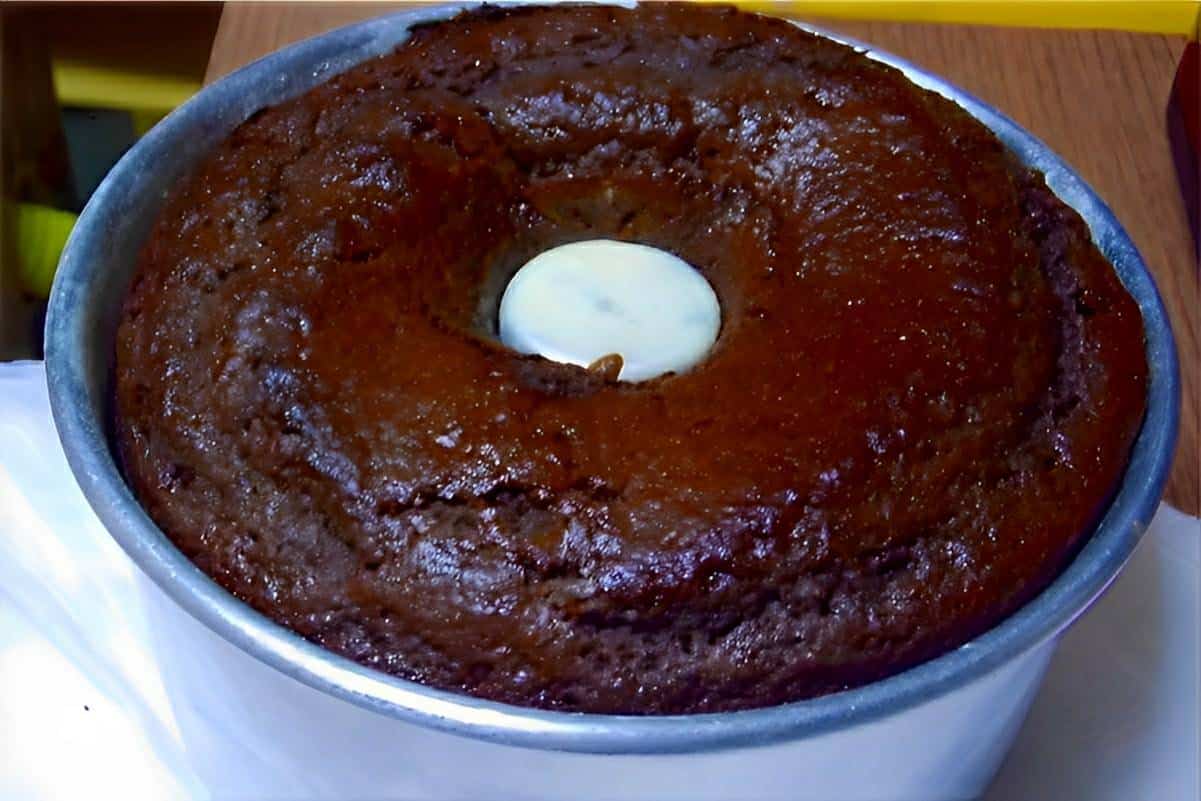 Bolo de chocolate da vovó uma delícia é só bater os ingredientes e levar ao forno simples e prático