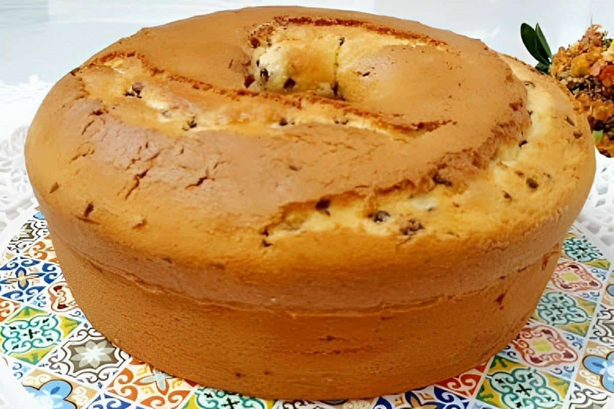 Bolo de vó simples ou bolo de farinha fofinho e macio perfeito para acompanhar café leite ou chá