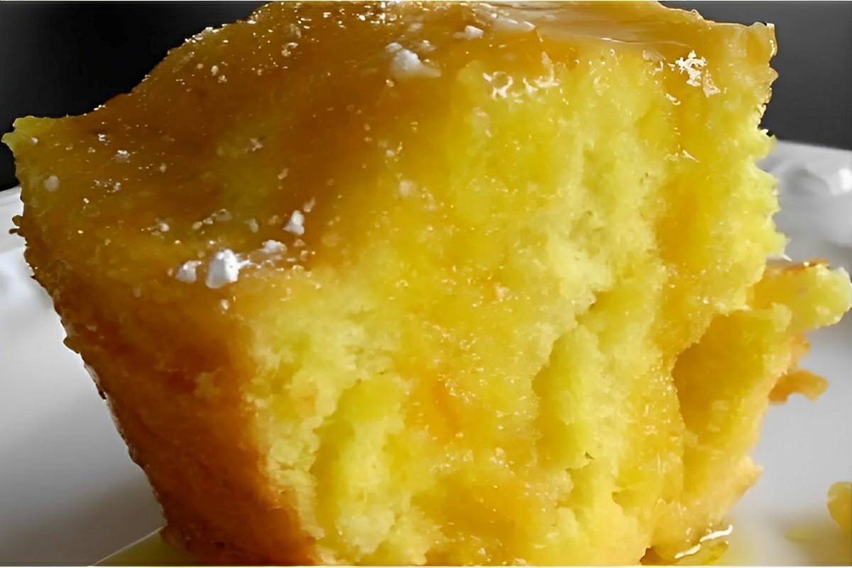 Bolo de laranja da fazenda fica todo molhadinho e é uma delícia