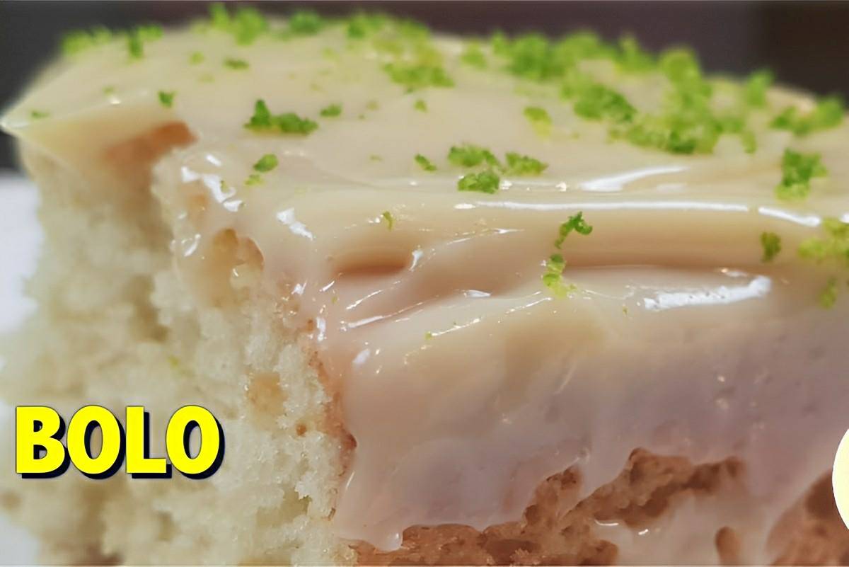 Bolo de limão batido à mão com cobertura de leite condensado fofinho e delicioso