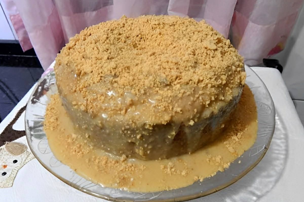 Bolo de paçoca com paçoca na massa e no recheio uma delícia para o lanche e a sobremesa