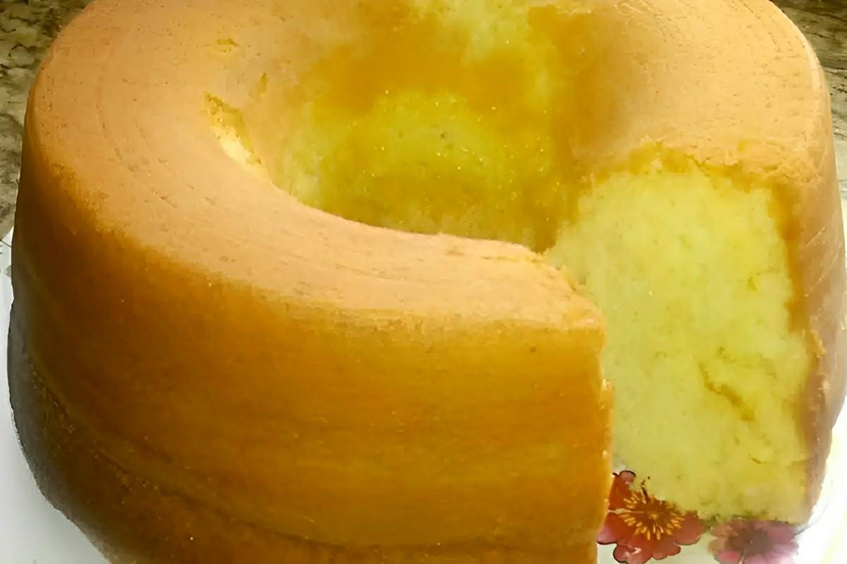 Bolo de tapioca de liquidificador fofinho e delicioso perfeito para o café ou lanche