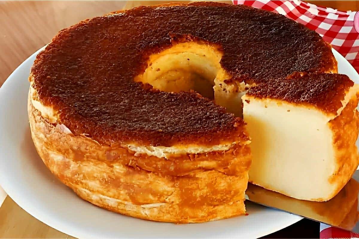 Bolo nordestino com leite condensado feito no liquidificador é só bater os ingredientes e assar
