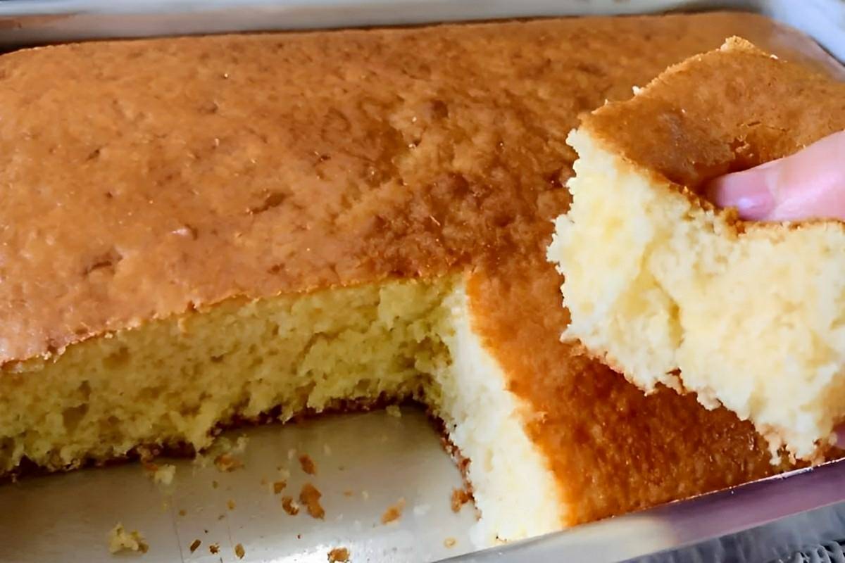 Bolo simples e fofinho para servir no café da manhã ou lanche da tarde uma delícia