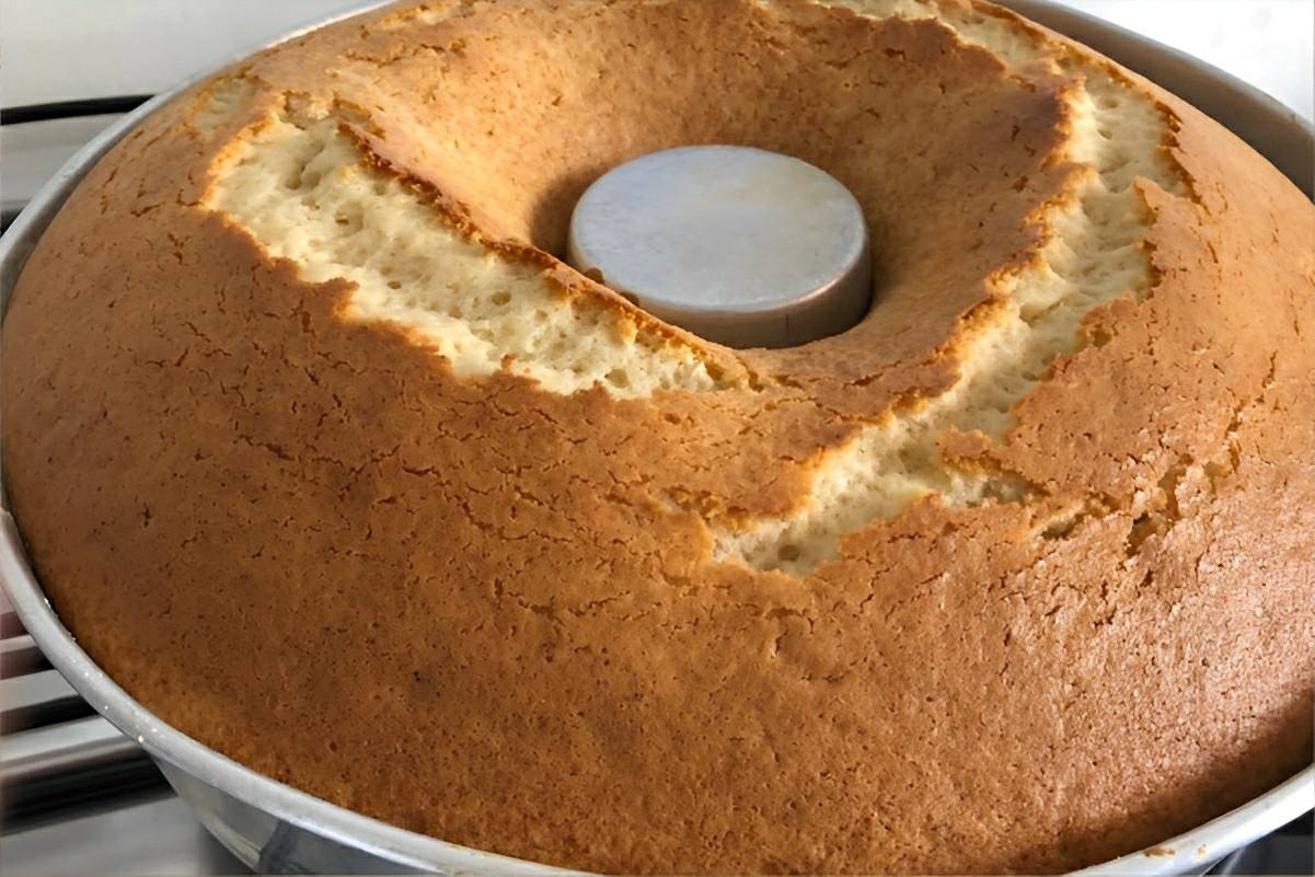 Bolo simples da vovó fofinho e que cresce muito perfeito para o café da manhã ou lanche da tarde