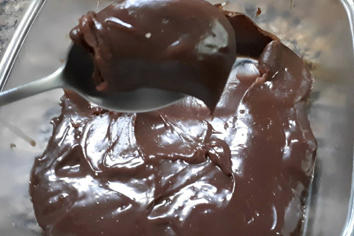 Brigadeiro de panela cremoso para comer de colher quando dá aquela vontade de um docinho