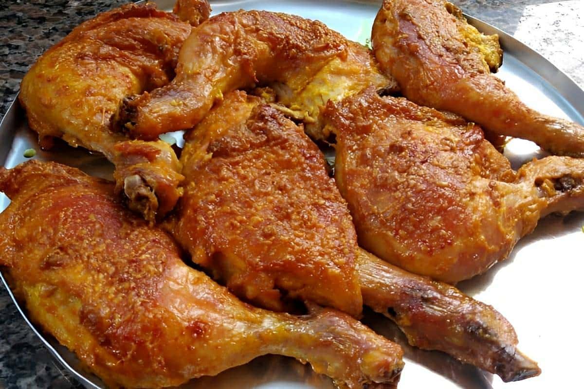 Coxa e sobrecoxa de frango na maionese assado no forno bem temperadinha e com casquinha