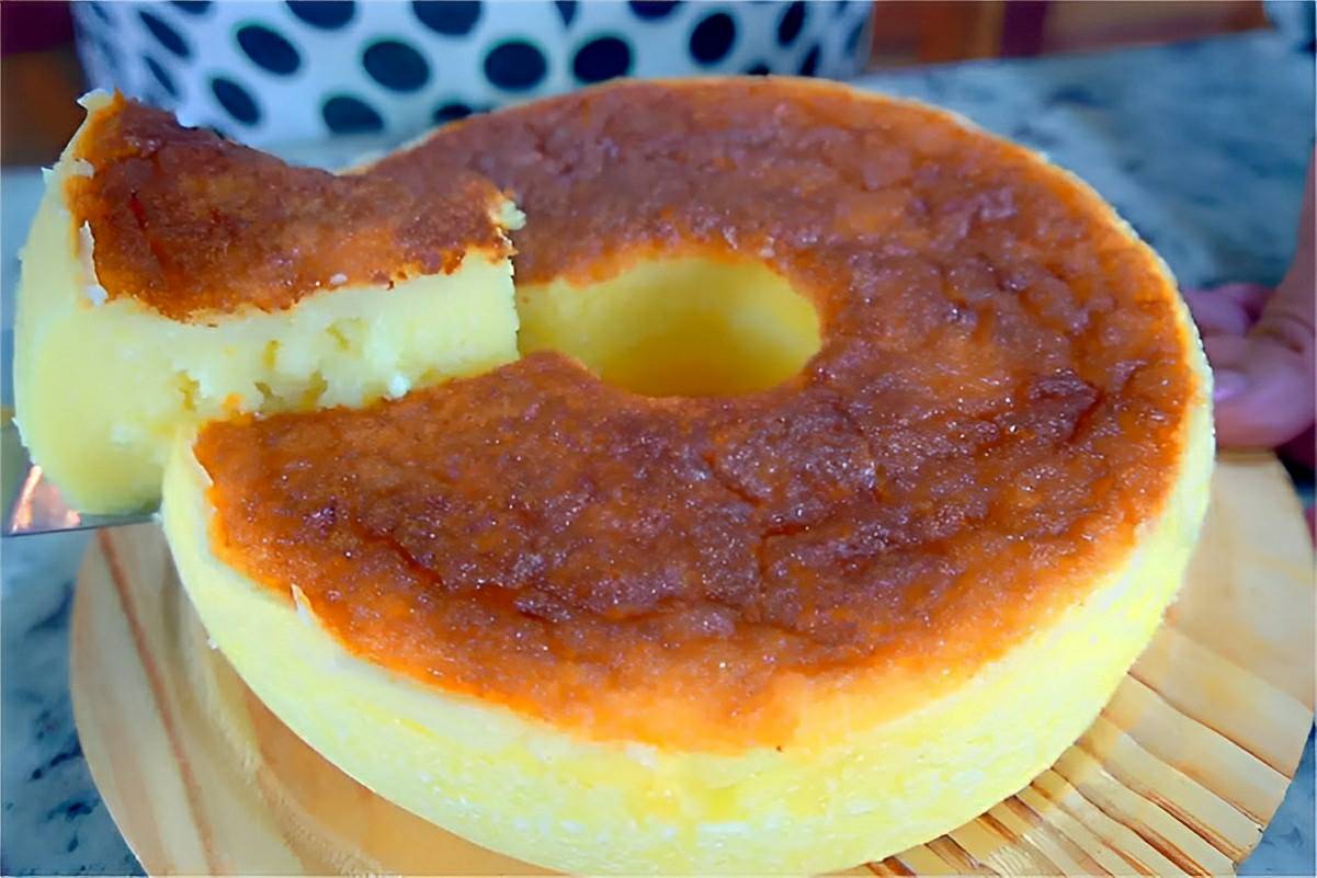 Sobremesa docinho do céu fácil e rápida é só bater os ingredientes no liquidificador e assar